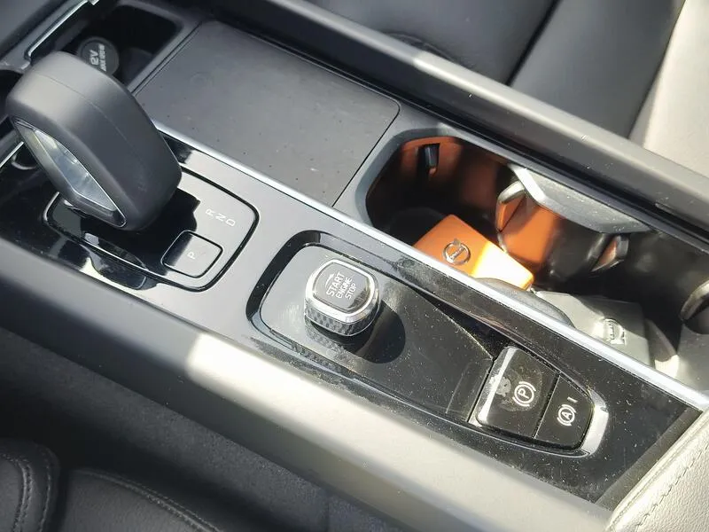 Volvo XC60 2.0 T6 AWD Recharge Ultimate Dark - foto 13