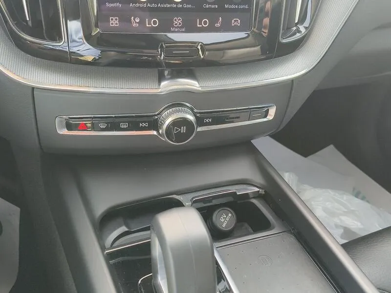 Volvo XC60 2.0 T6 AWD Recharge Ultimate Dark - foto 12