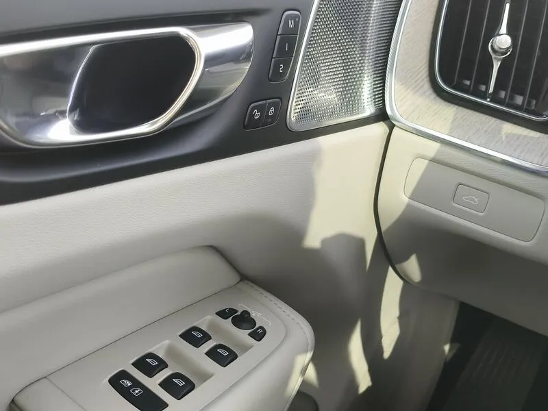 Volvo XC60 2.0 B4 D AWD Ultimate Bright - foto 25