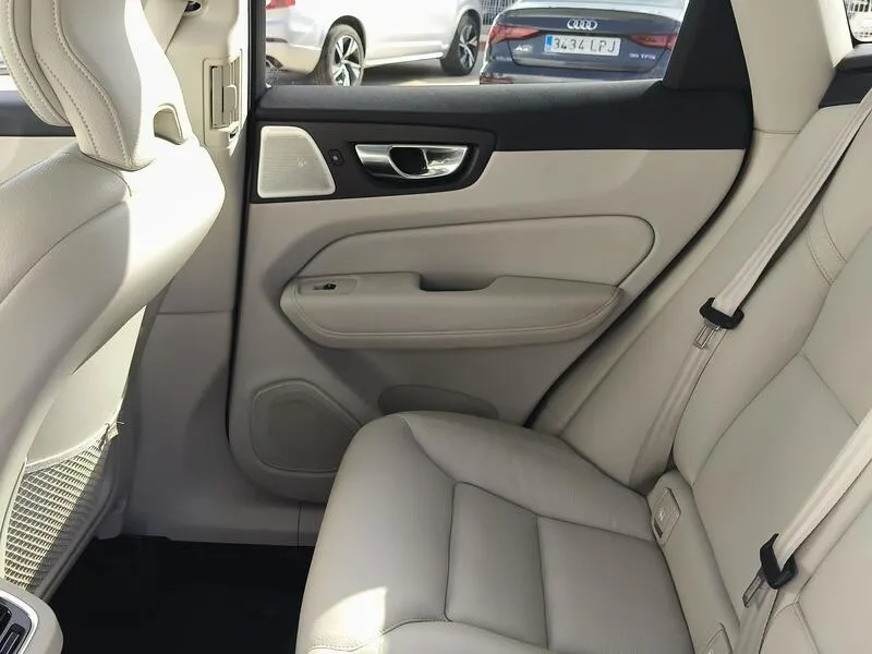 Volvo XC60 2.0 B4 D AWD Ultimate Bright - foto 30