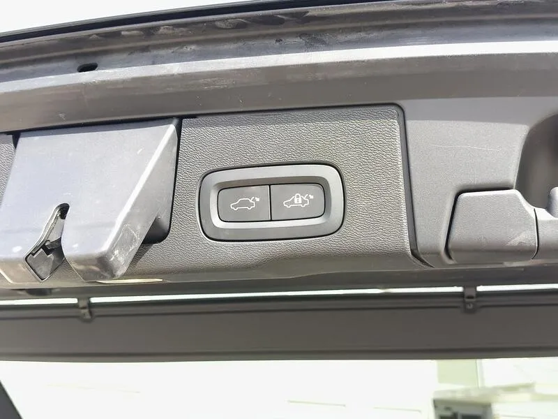 Volvo XC60 2.0 B4 D AWD Ultimate Bright - foto 37