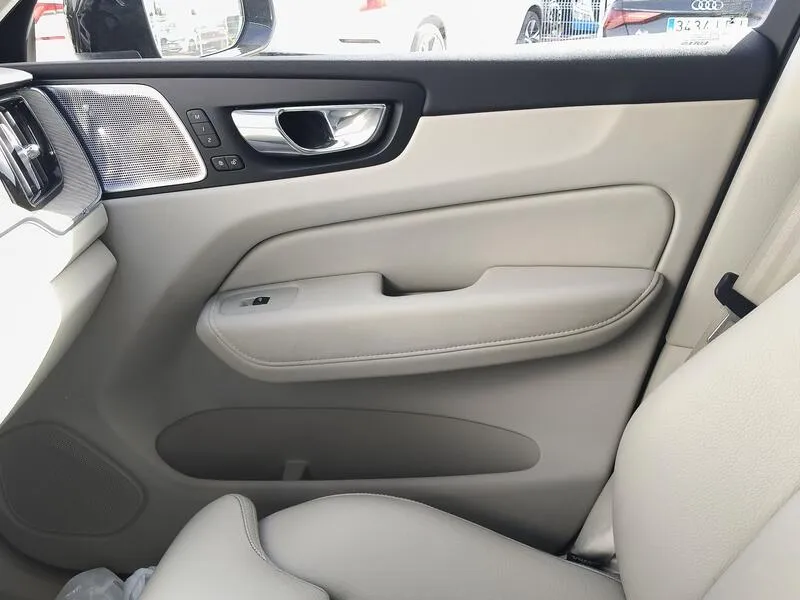 Volvo XC60 2.0 B4 D AWD Ultimate Bright - foto 16
