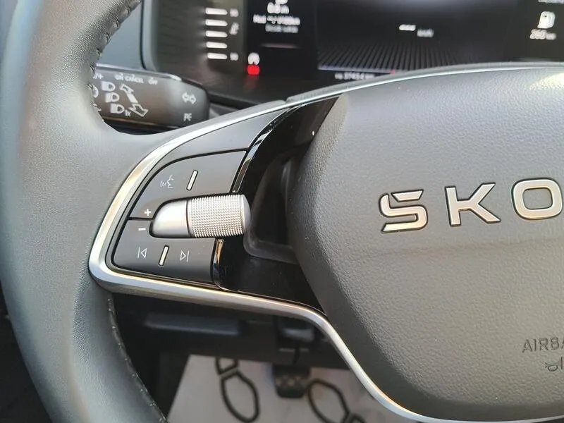 Škoda Karoq 1.0 TSI Selection - foto 23