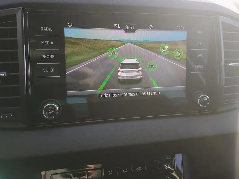 Škoda Karoq 1.0 TSI Selection - foto 18