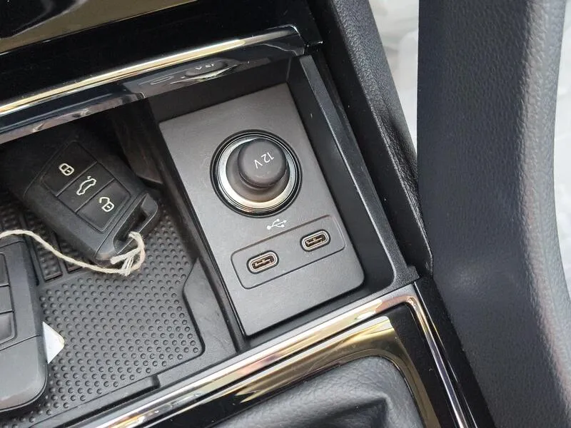 Škoda Karoq 1.0 TSI Selection - foto 15