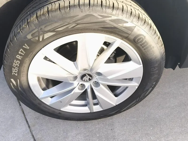 Škoda Karoq 1.0 TSI Selection - foto 38