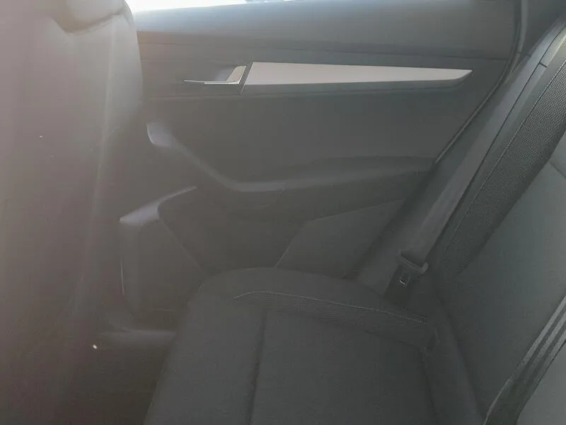Škoda Karoq 1.0 TSI Selection - foto 30