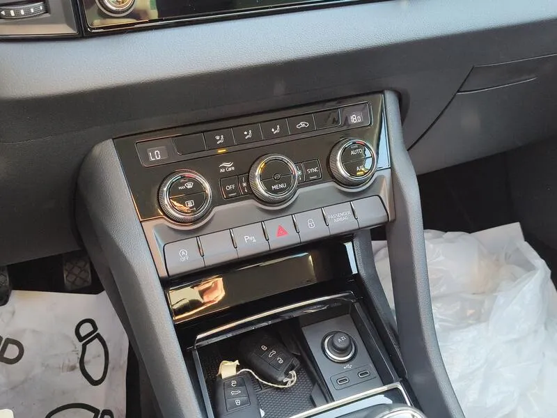 Škoda Karoq 1.0 TSI Selection - foto 12
