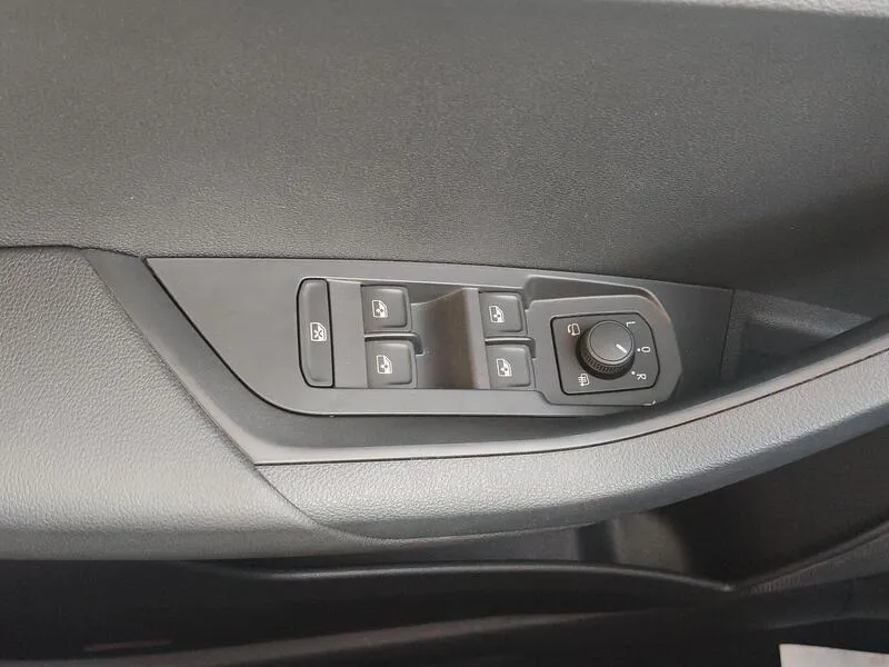 Škoda Karoq 1.0 TSI Selection - foto 27