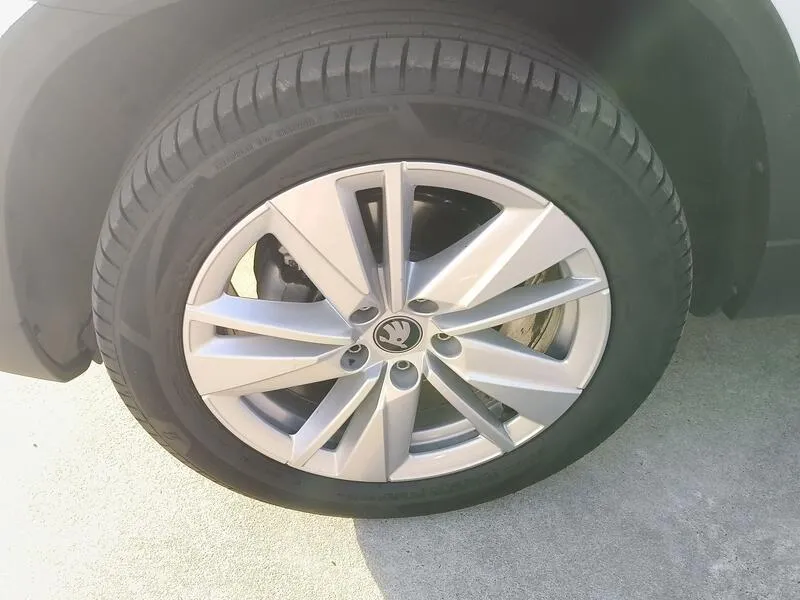 Škoda Karoq 1.0 TSI Selection - foto 42