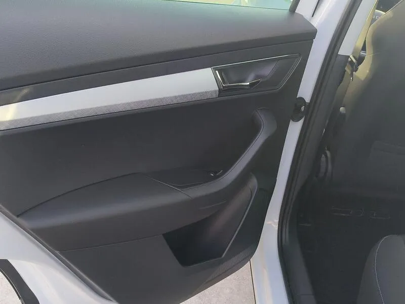 Škoda Karoq 1.0 TSI Selection - foto 33