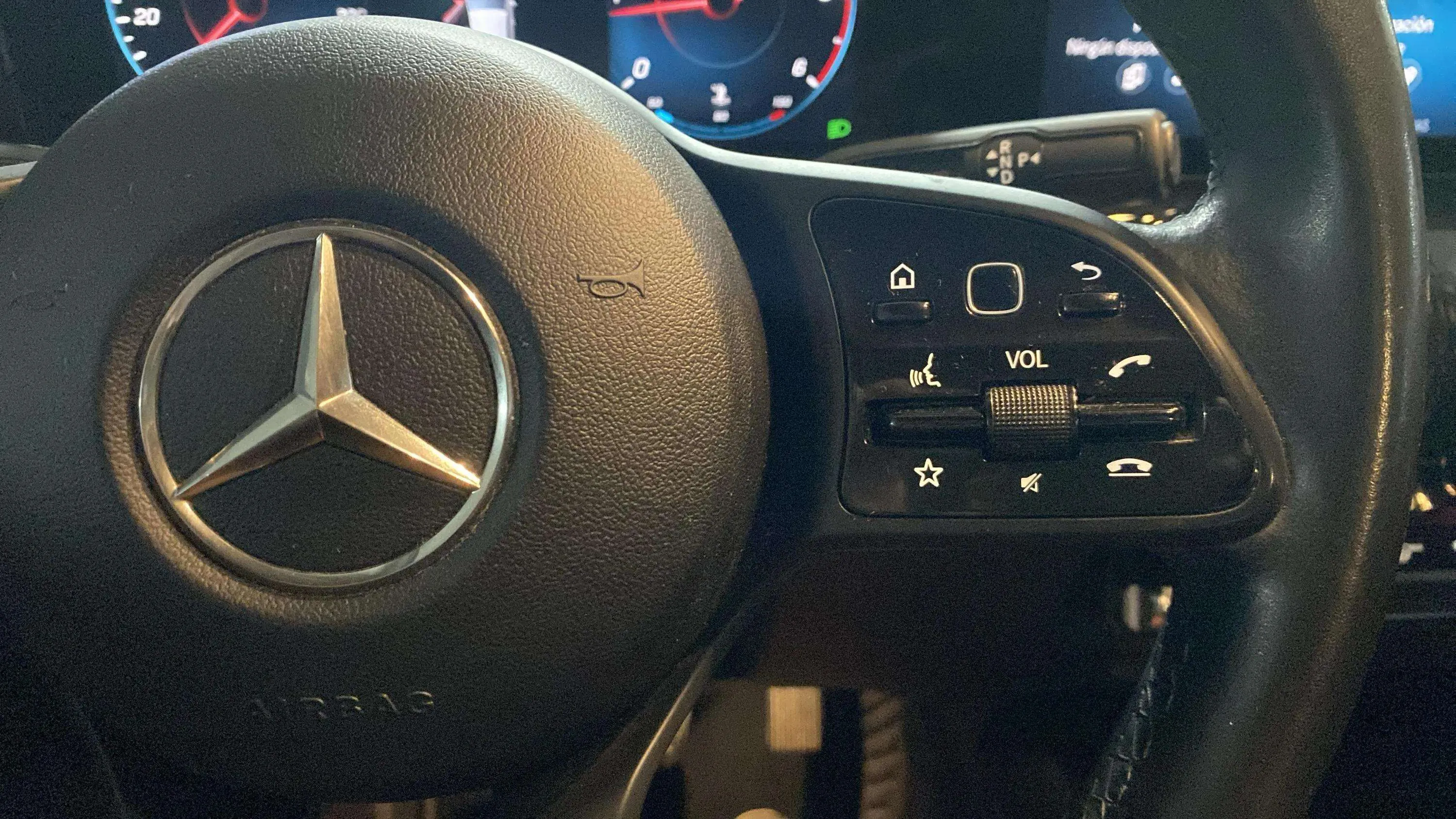 Mercedes-Benz GLA 200 D - foto 9
