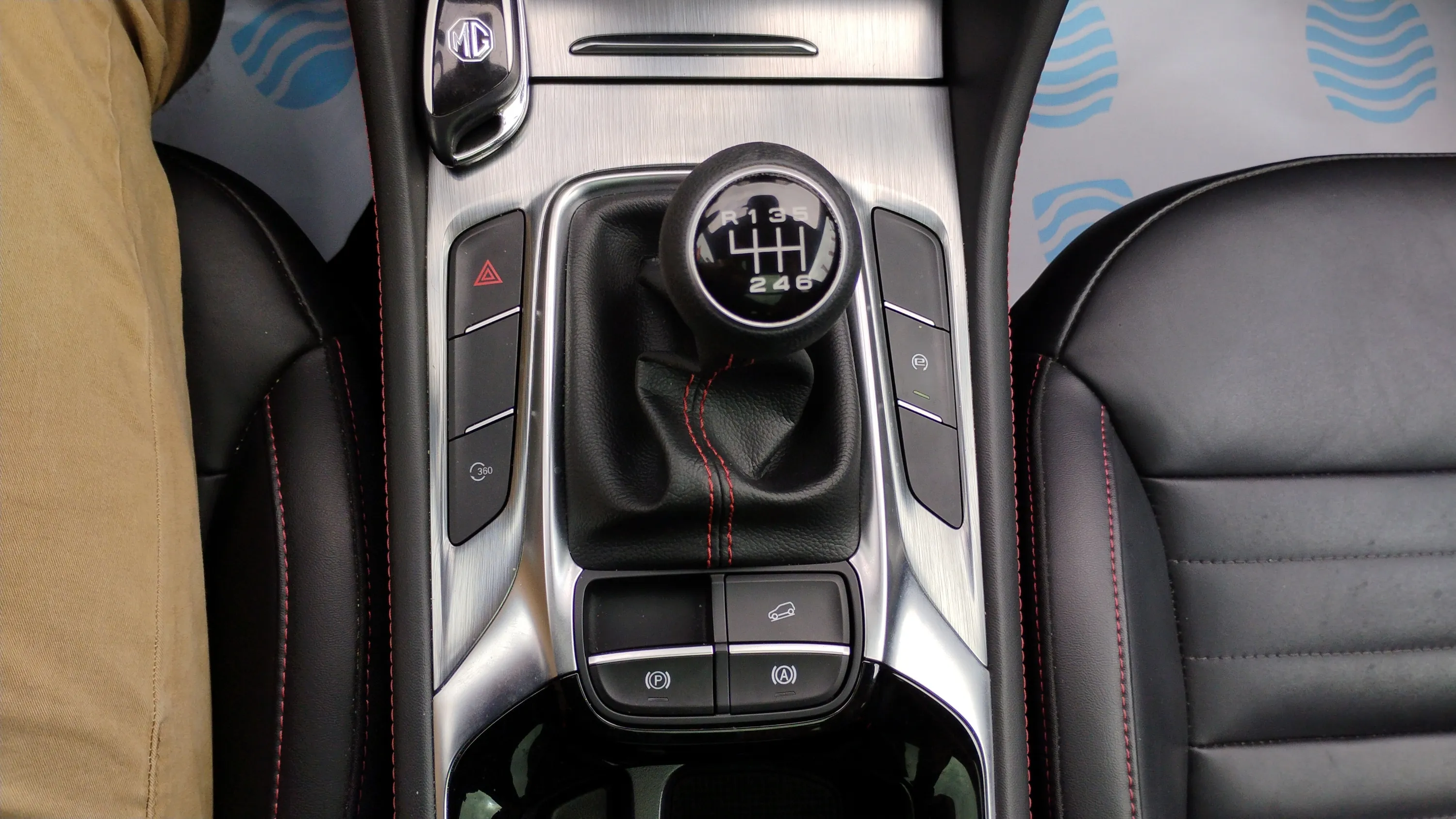 MG HS 1.5T Luxury - foto 19