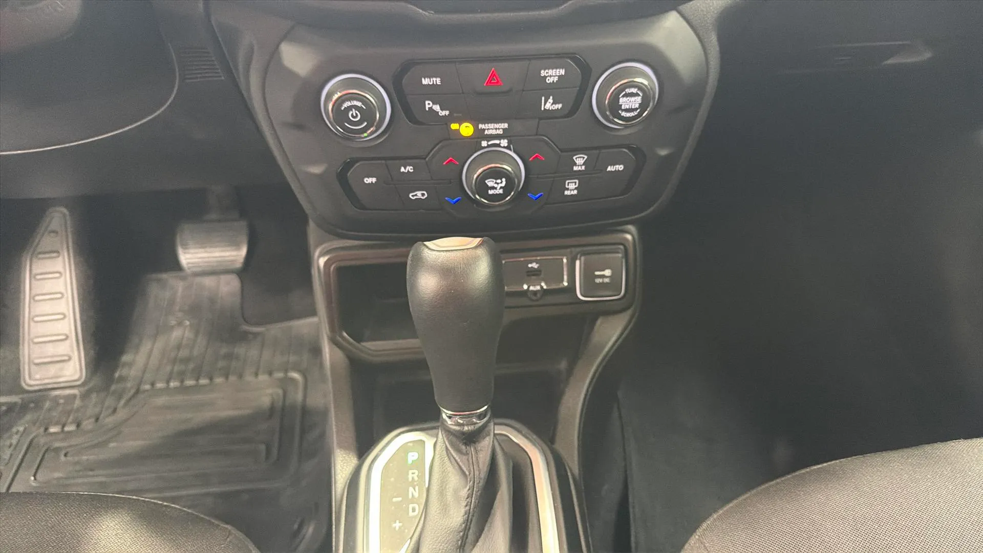 Jeep Renegade eHybrid 1.5 Longitude ATX - foto 20