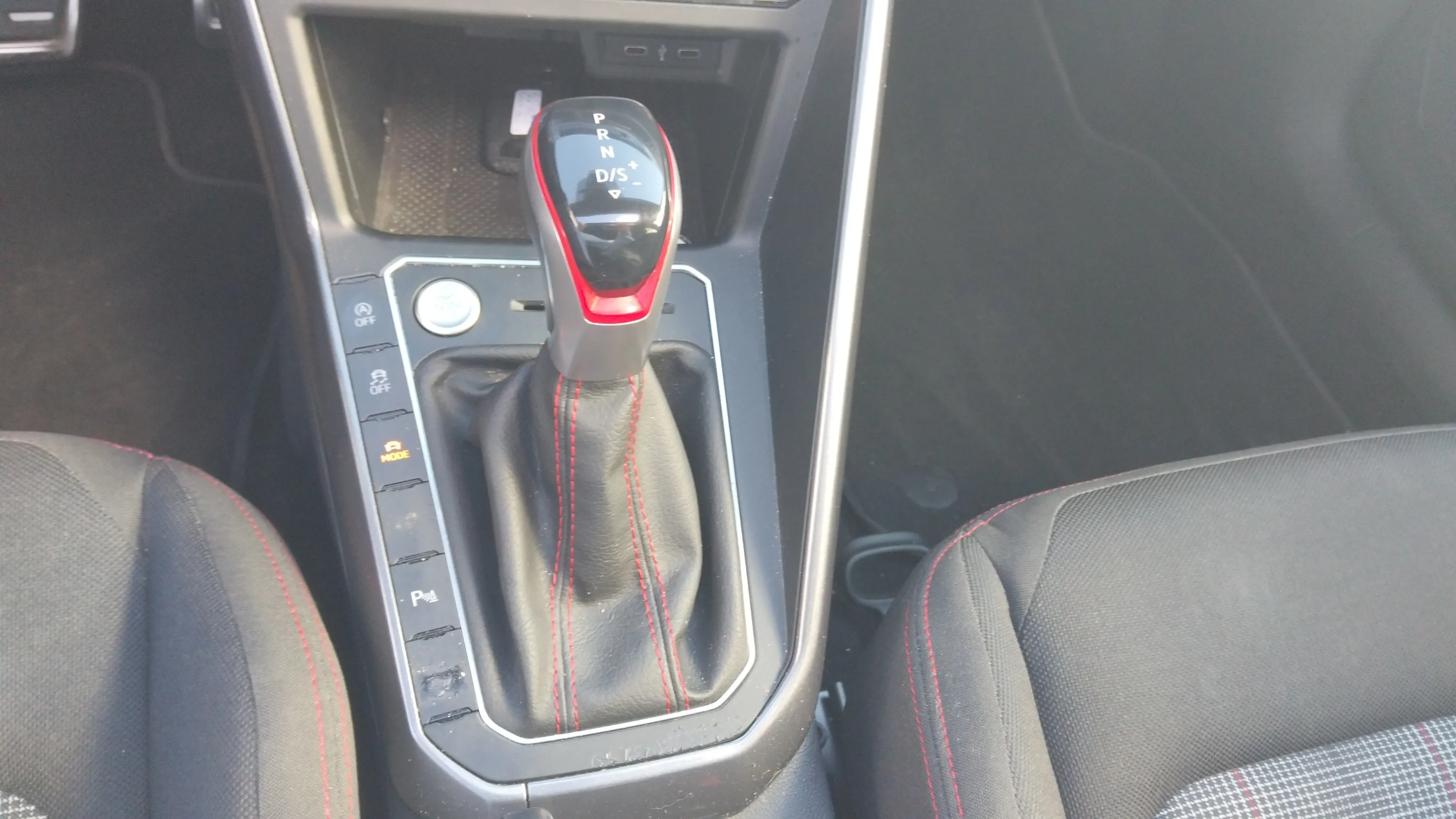 Volkswagen Polo GTI 2.0 TSI DSG - foto 23