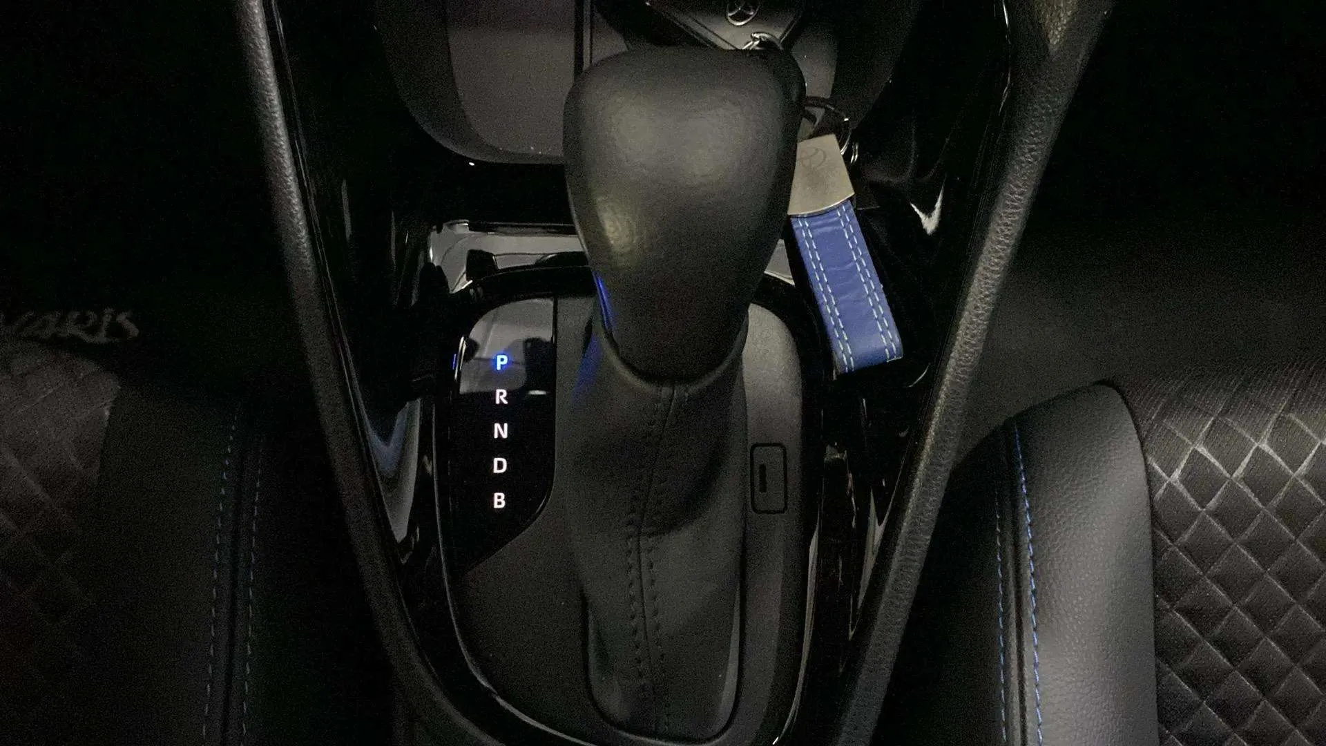 Toyota Yaris 1.5 130H Premiere Edition - foto 14