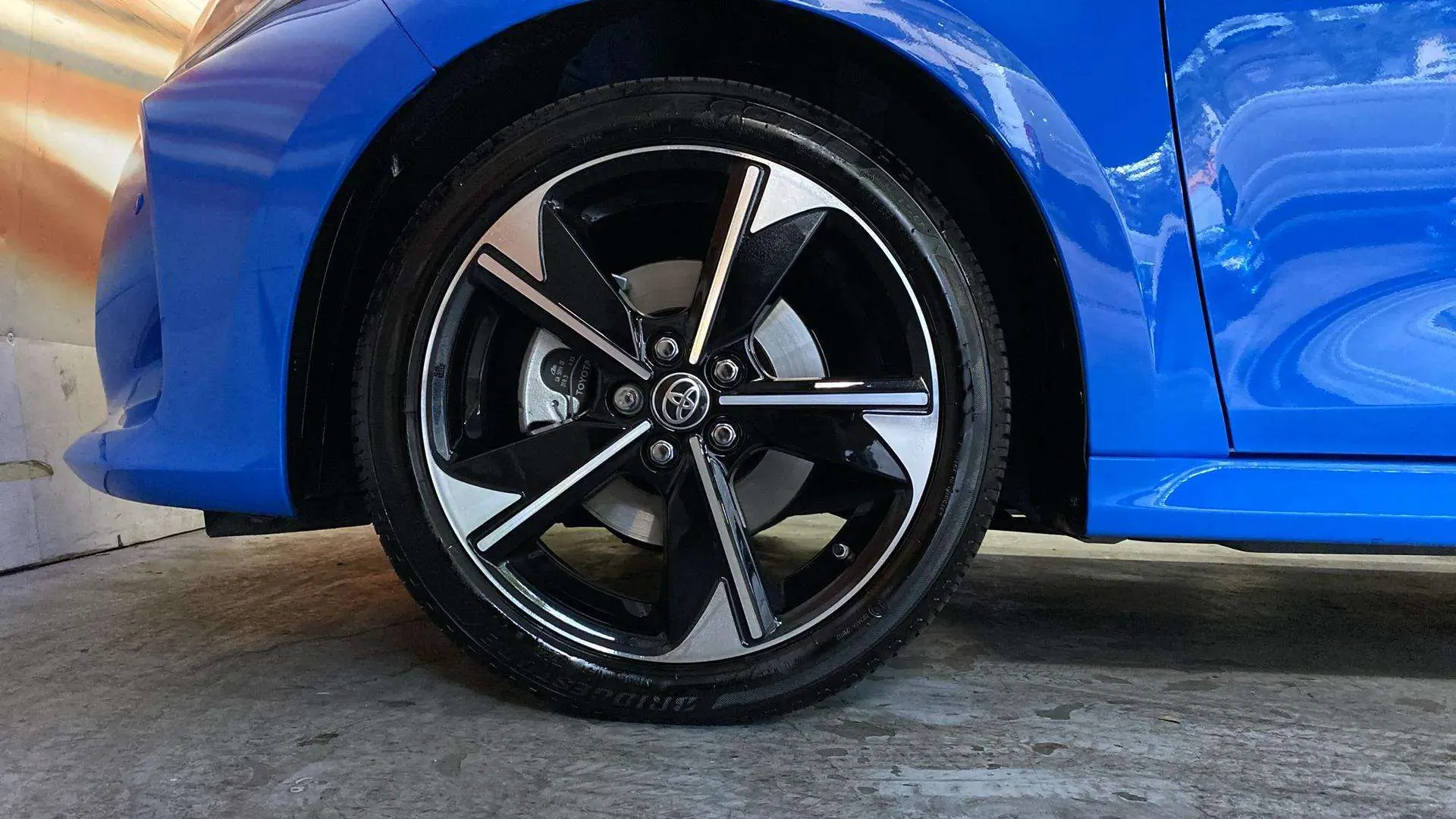 Toyota Yaris 1.5 130H Premiere Edition - foto 21