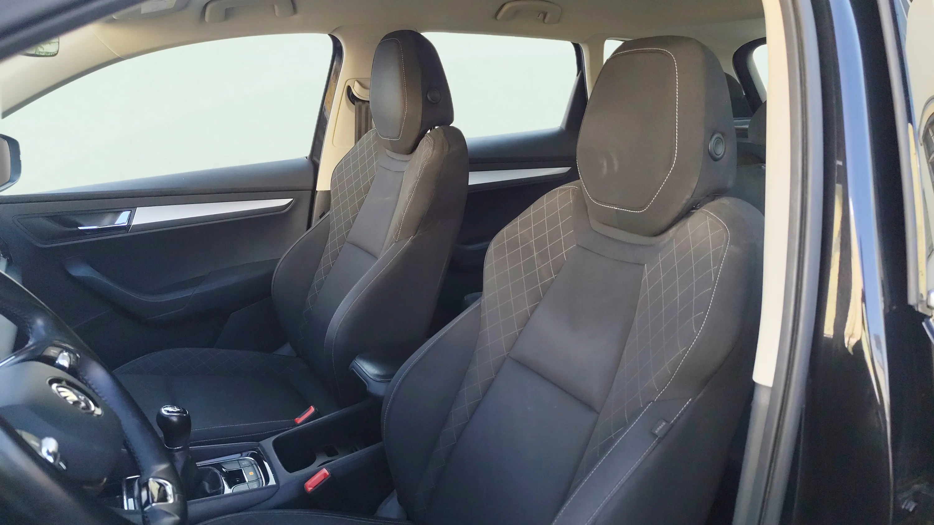 Škoda Karoq 1.5 TSI ACT Ambition - foto 23