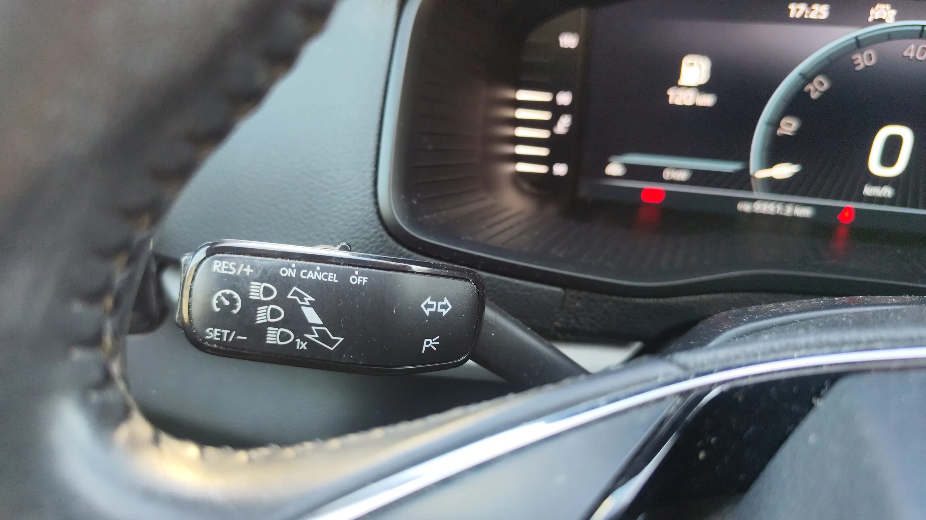 Škoda Karoq 1.5 TSI ACT Ambition - foto 17