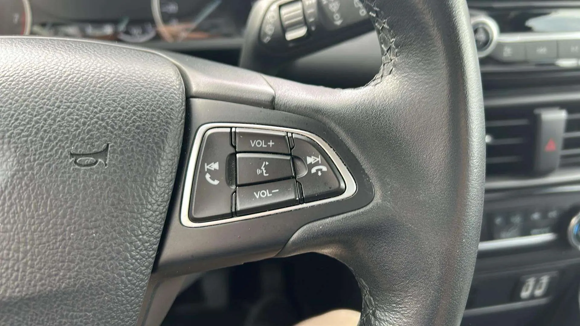 Ford EcoSport 1.0T EcoBoost Titanium - foto 27