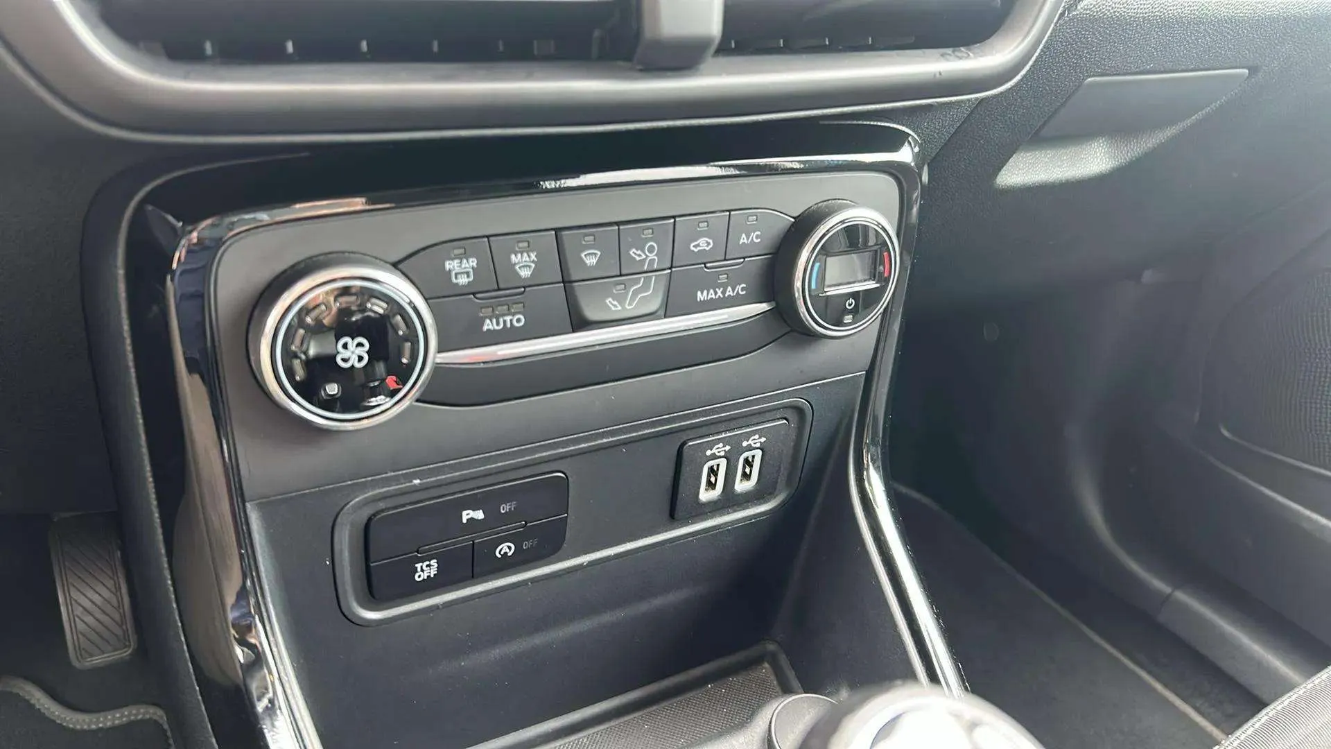 Ford EcoSport 1.0T EcoBoost Titanium - foto 28