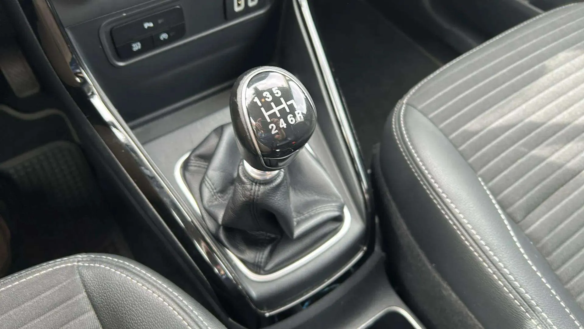 Ford EcoSport 1.0T EcoBoost Titanium - foto 29