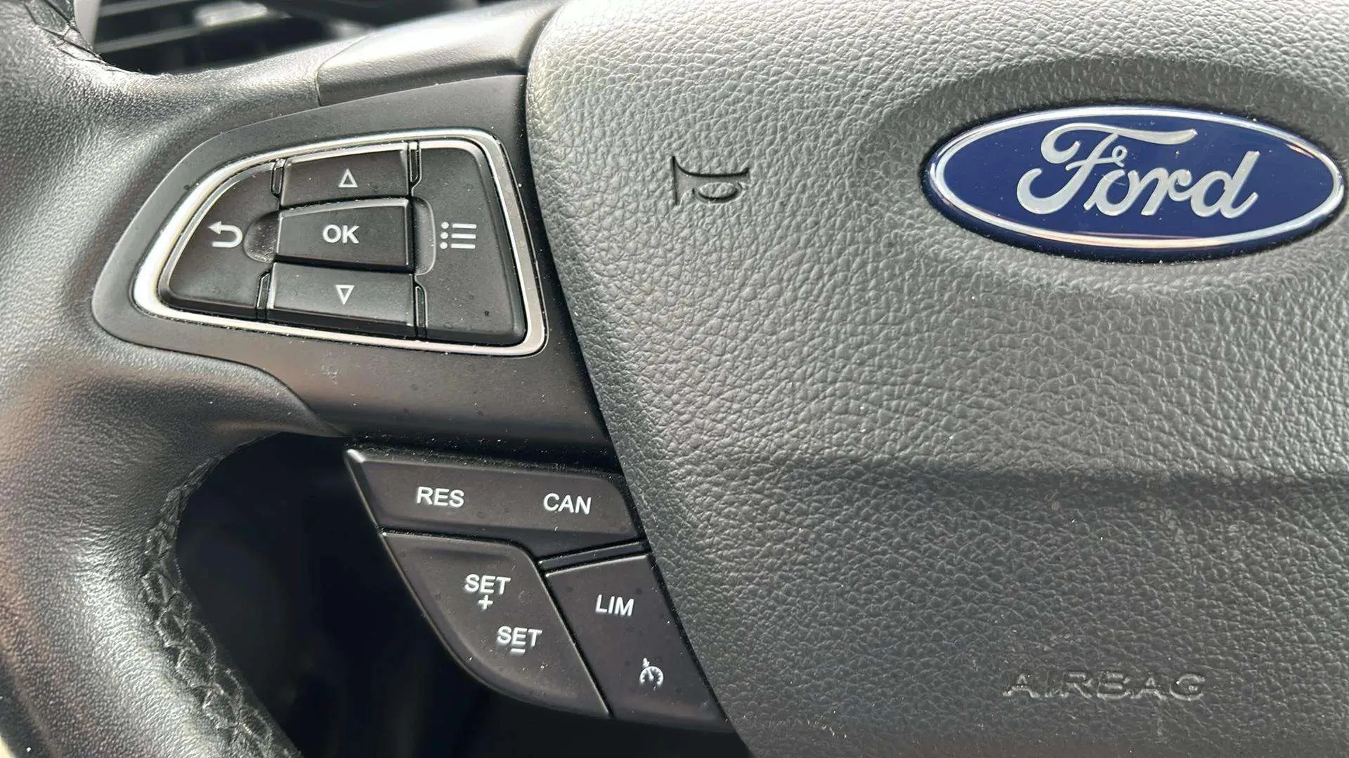 Ford EcoSport 1.0T EcoBoost Titanium - foto 26