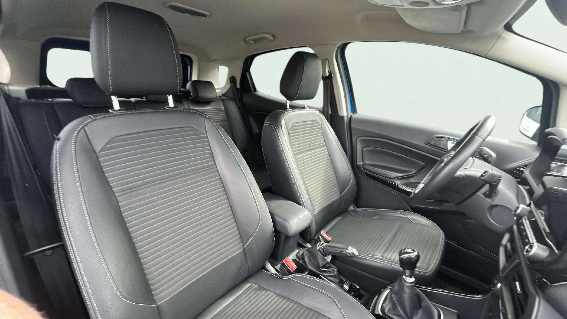 Ford EcoSport 1.0T EcoBoost Titanium - foto 23