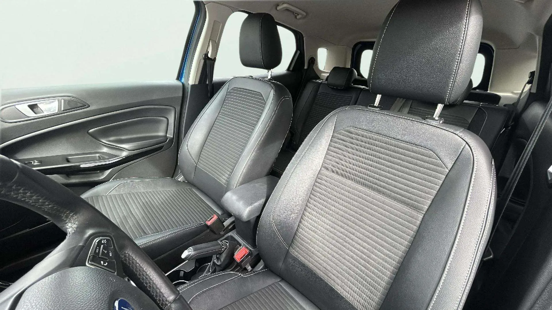 Ford EcoSport 1.0T EcoBoost Titanium - foto 25