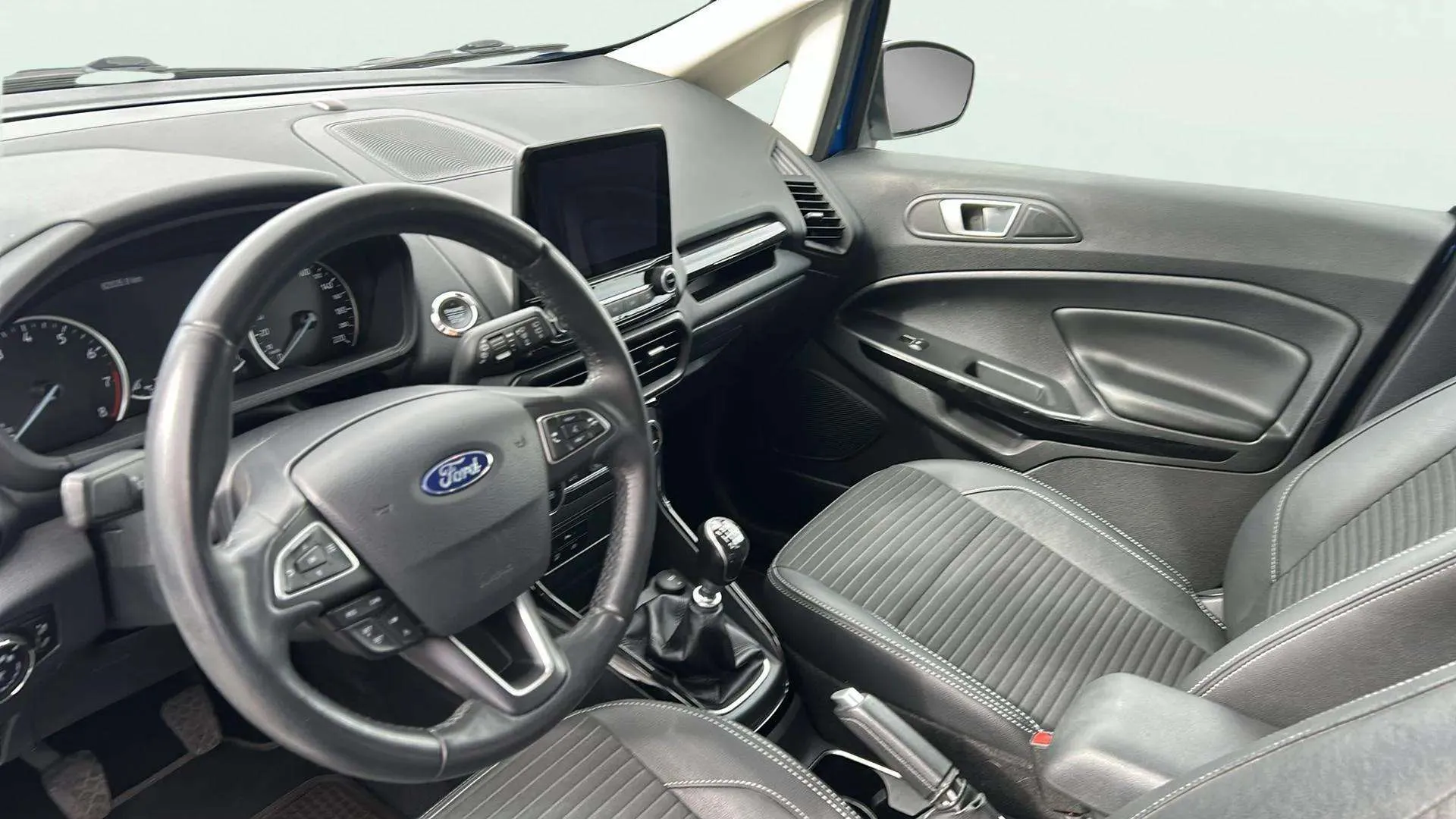 Ford EcoSport 1.0T EcoBoost Titanium - foto 24
