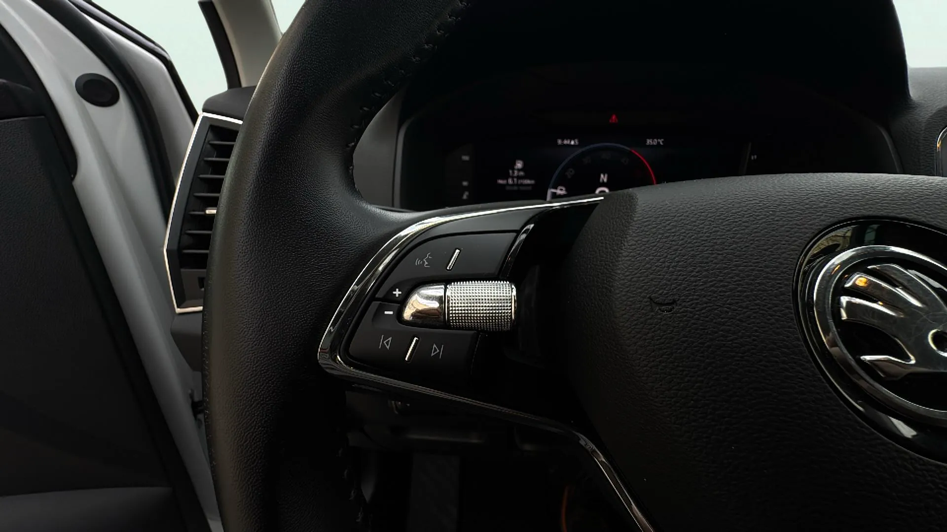 Škoda Karoq 2.0 TDI DSG 4x4 Ambition - foto 13