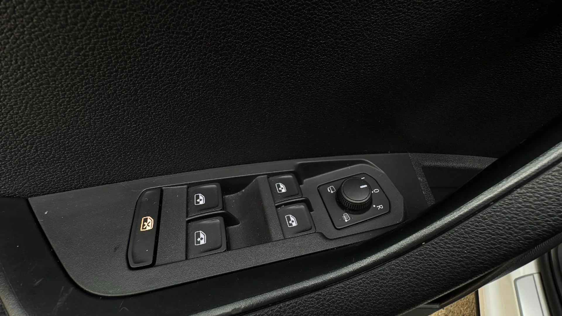 Škoda Karoq 2.0 TDI DSG 4x4 Ambition - foto 23