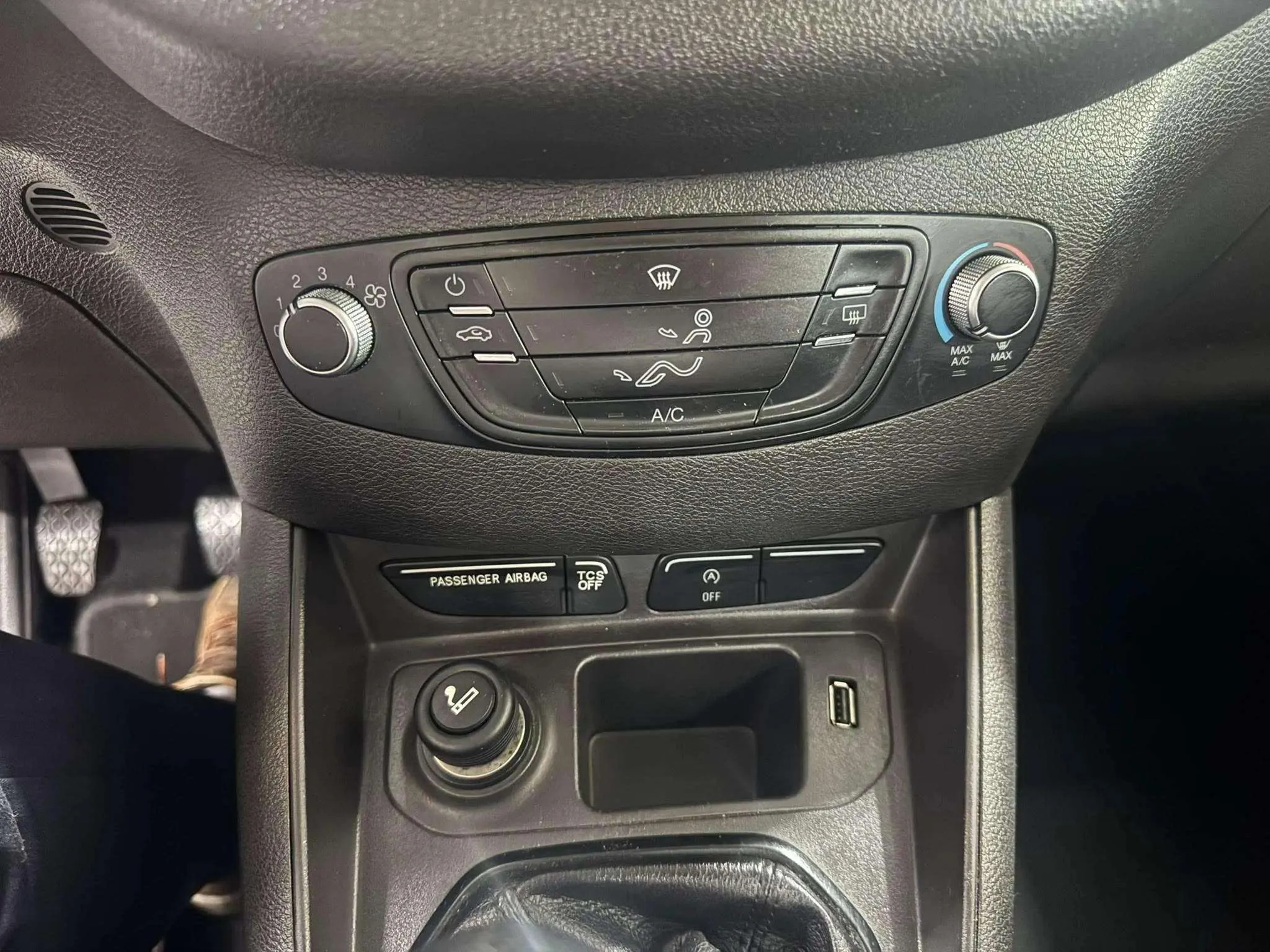 Ford Tourneo Courier 1.5 TDCi Ambiente - foto 14