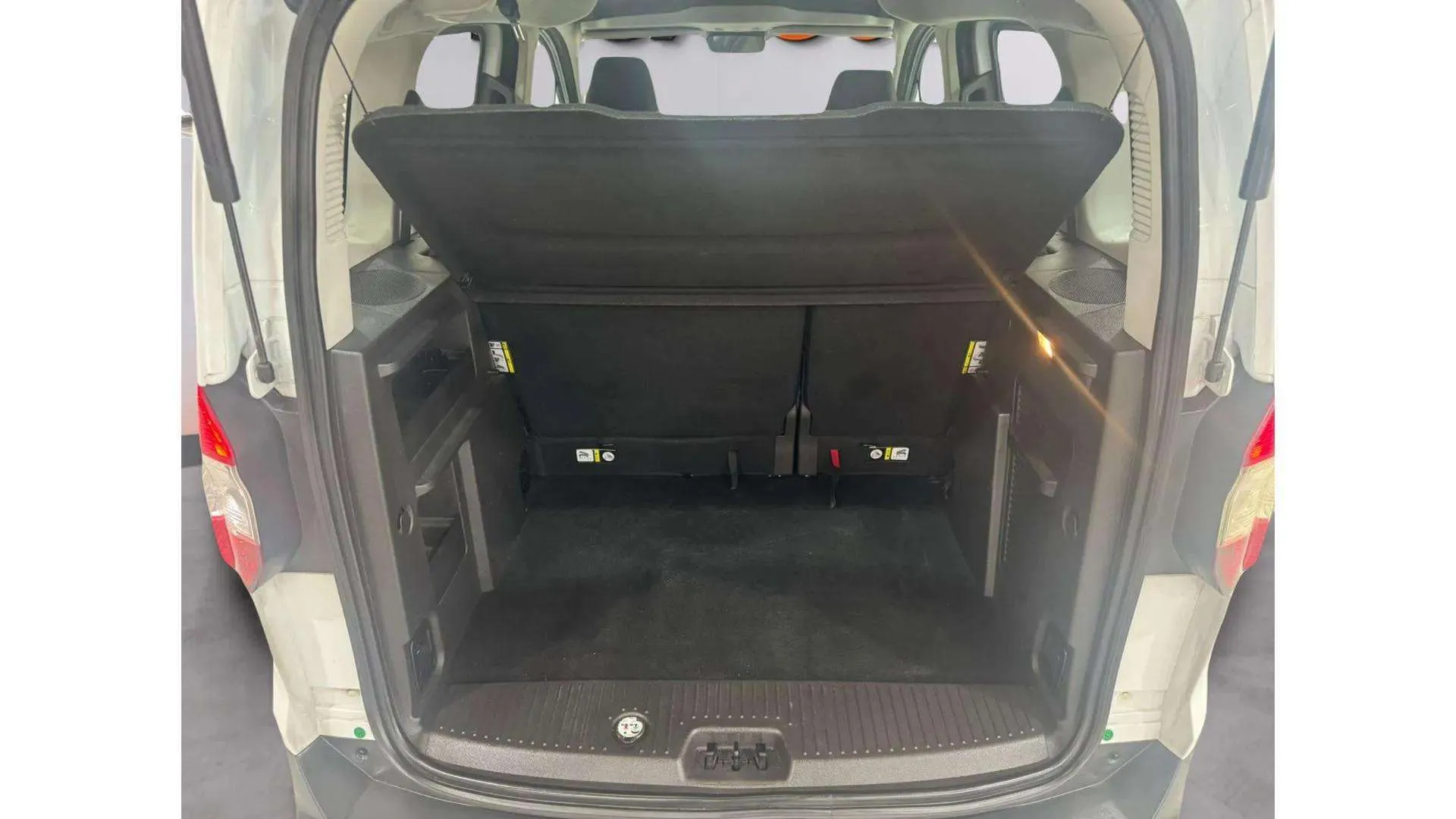 Ford Tourneo Courier 1.5 TDCi Ambiente - foto 16