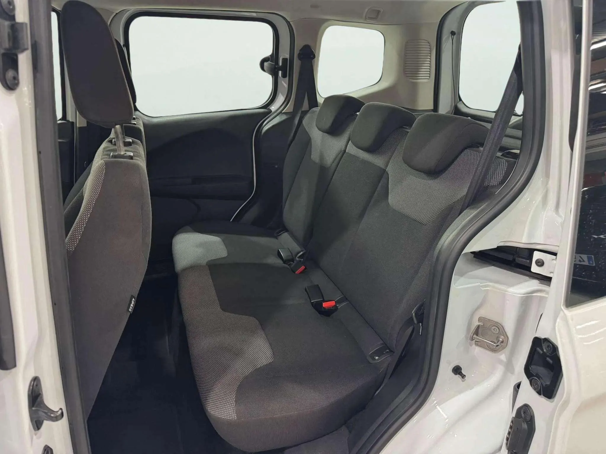Ford Tourneo Courier 1.5 TDCi Ambiente - foto 11