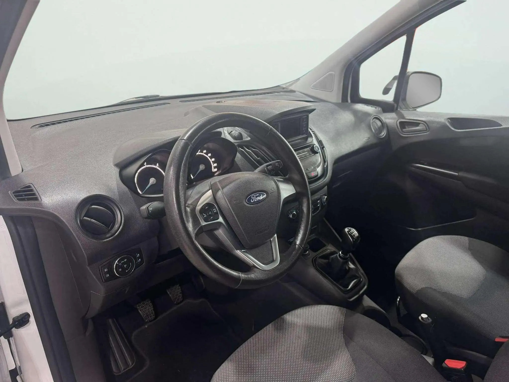 Ford Tourneo Courier 1.5 TDCi Ambiente - foto 9