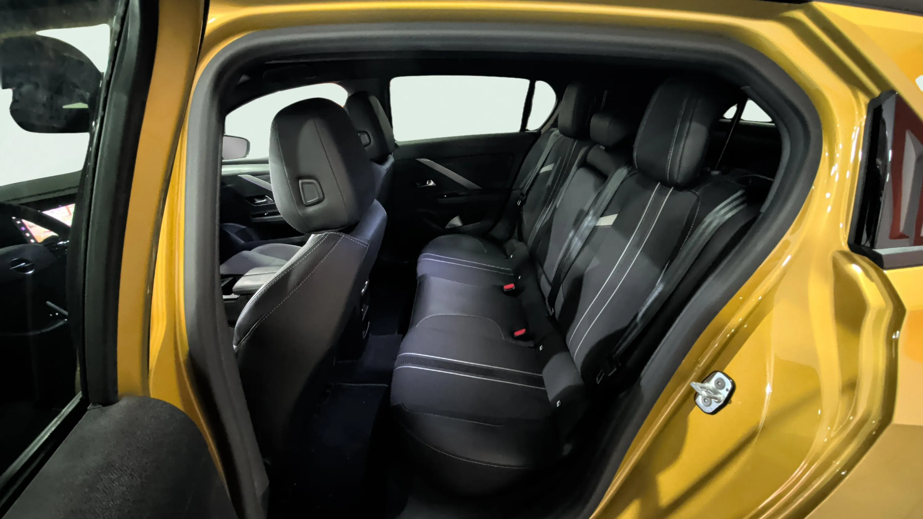 Opel Astra 1.6T Hybrid GS - foto 14