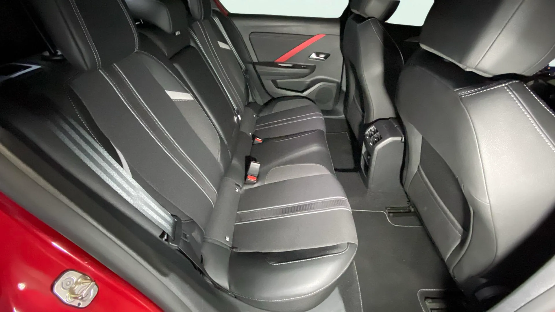 Opel Astra 1.6T Hybrid Elegance - foto 28