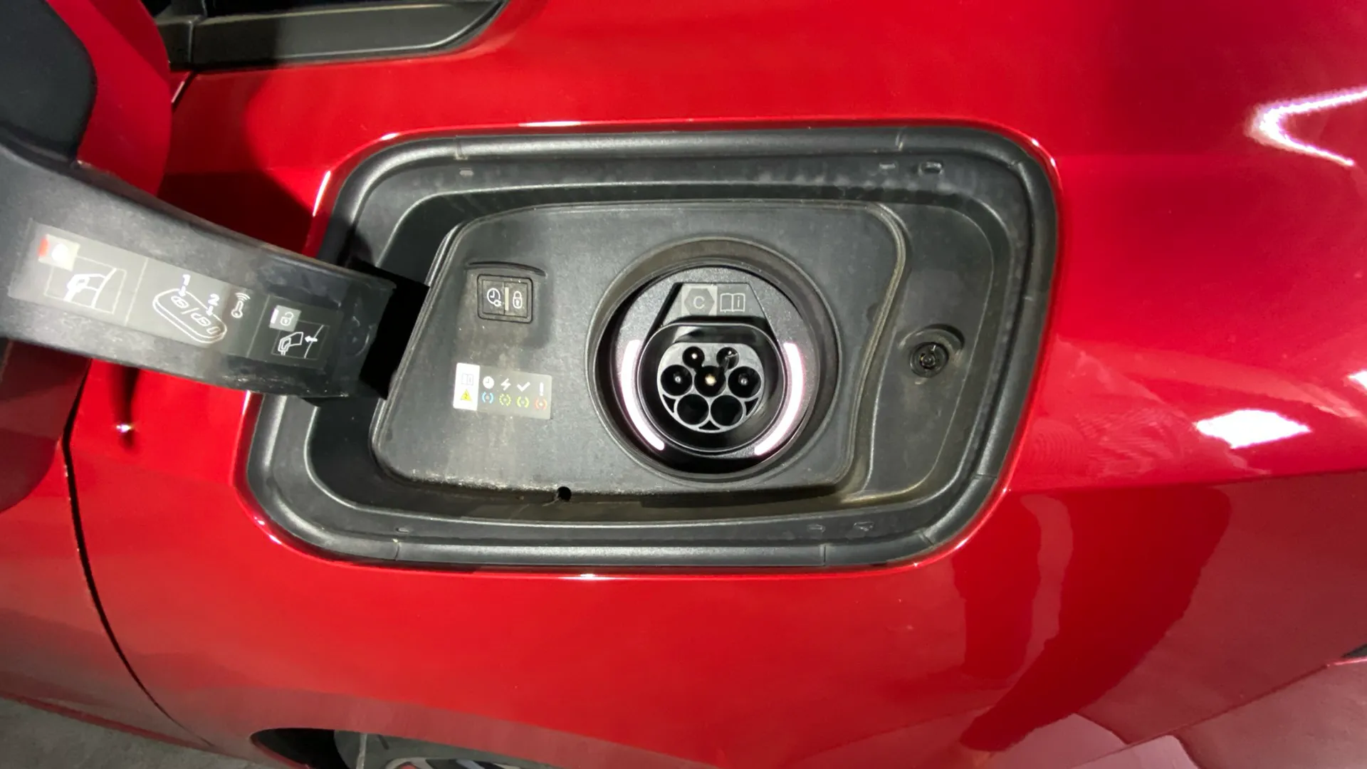 Opel Astra 1.6T Hybrid Elegance - foto 29