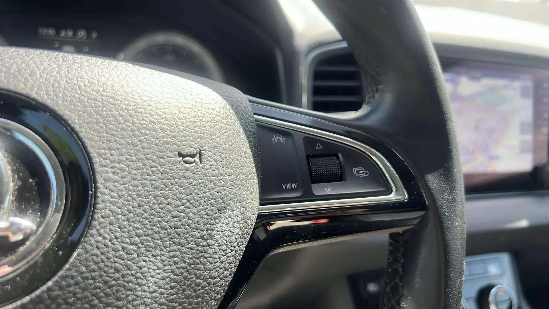 Škoda Karoq 1.5 TSI DSG ACT Ambition - foto 14