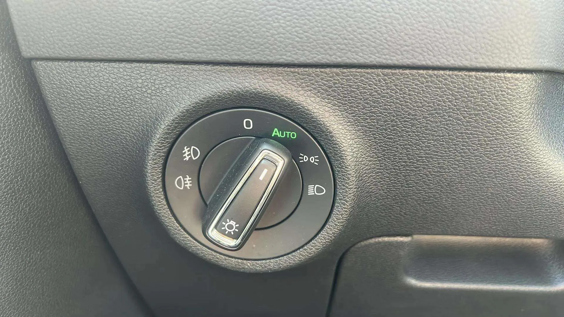 Škoda Karoq 1.5 TSI DSG ACT Ambition - foto 15