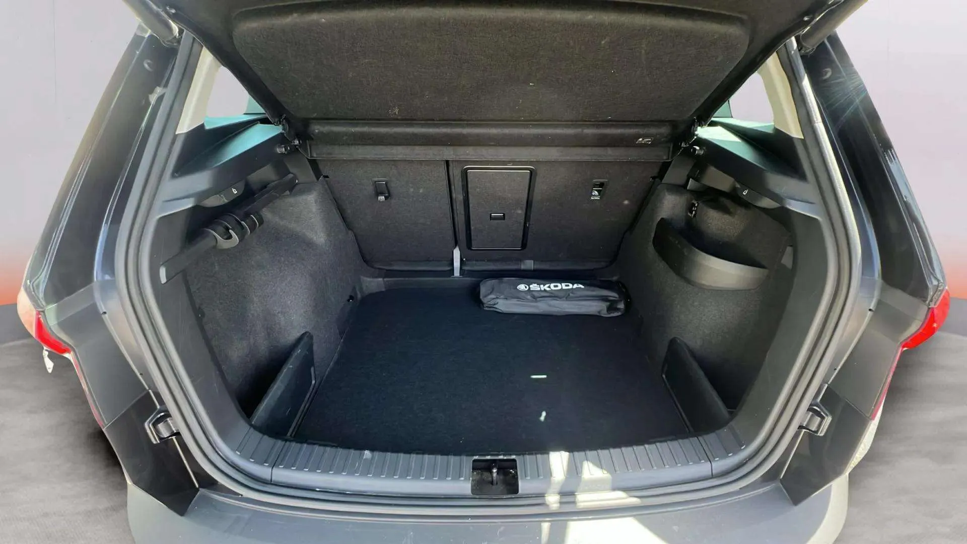 Škoda Karoq 1.5 TSI DSG ACT Ambition - foto 28
