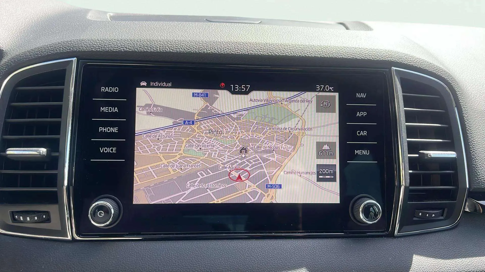 Škoda Karoq 1.5 TSI DSG ACT Ambition - foto 16