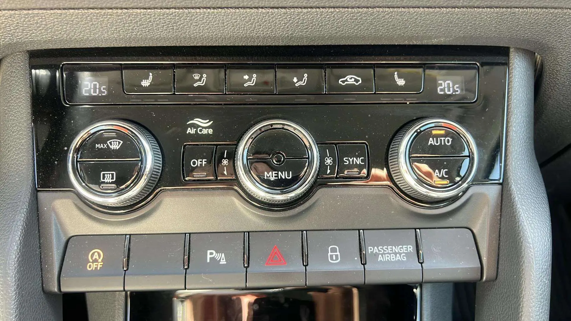 Škoda Karoq 1.5 TSI DSG ACT Ambition - foto 18