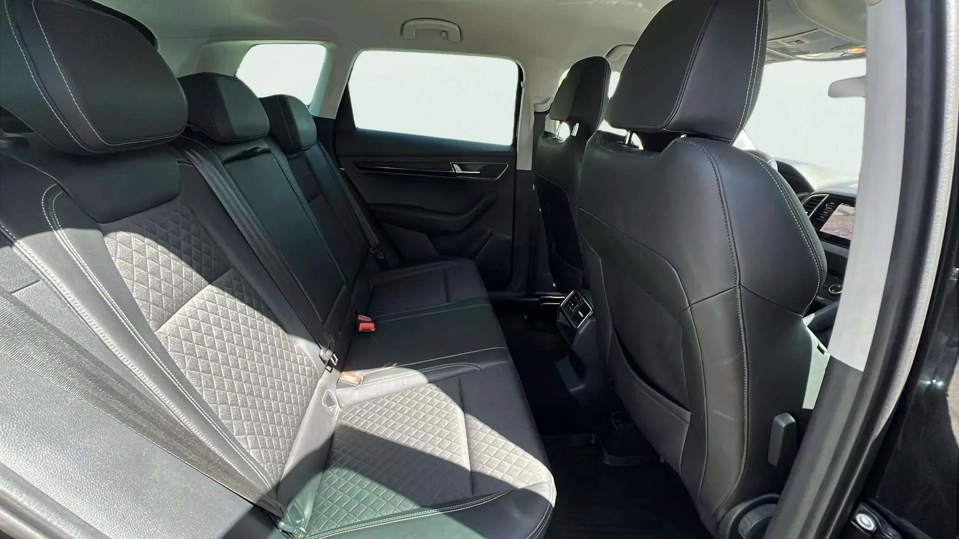 Škoda Karoq 1.5 TSI DSG ACT Ambition - foto 26