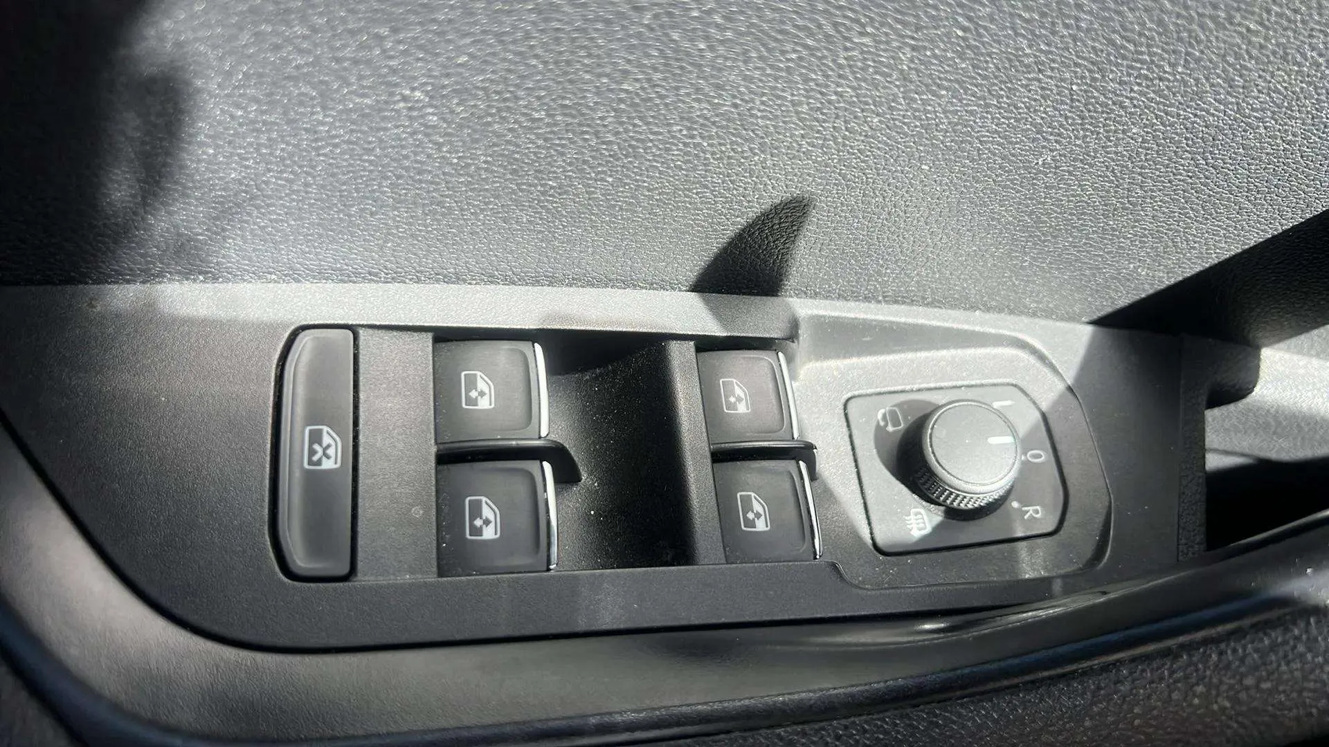 Škoda Karoq 1.5 TSI DSG ACT Ambition - foto 22