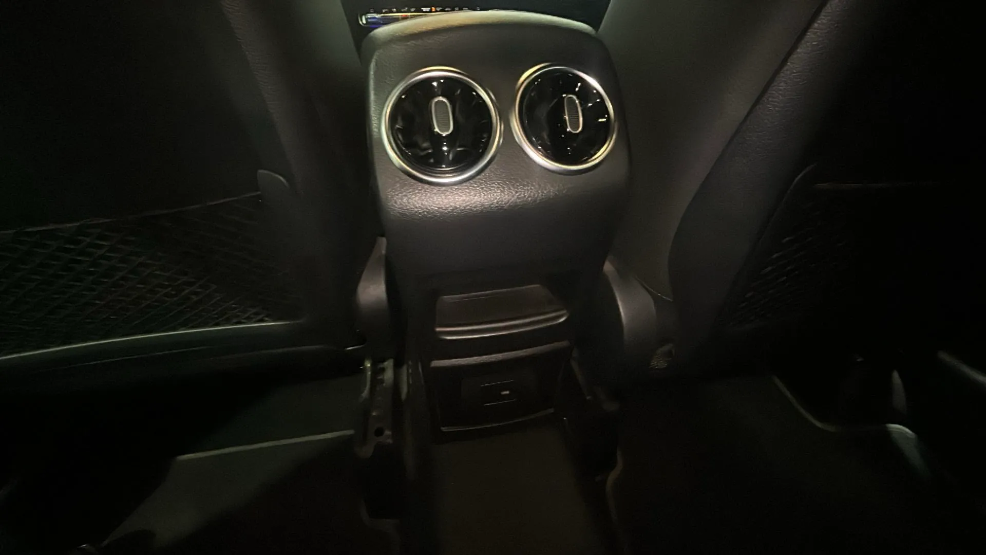 Mercedes-Benz GLA 200 D - foto 23