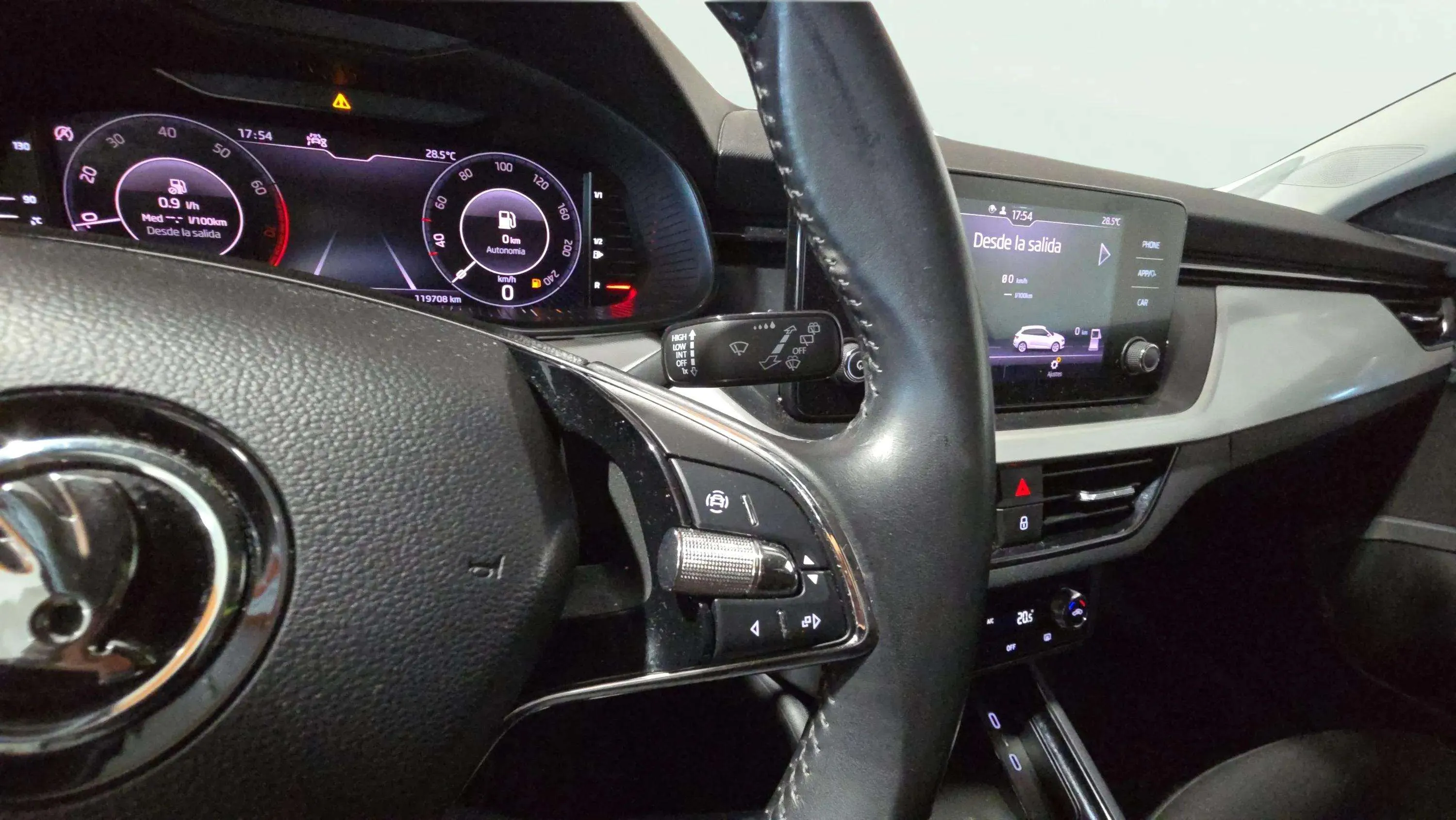 Škoda Scala 1.0 TSI Ambition - foto 25
