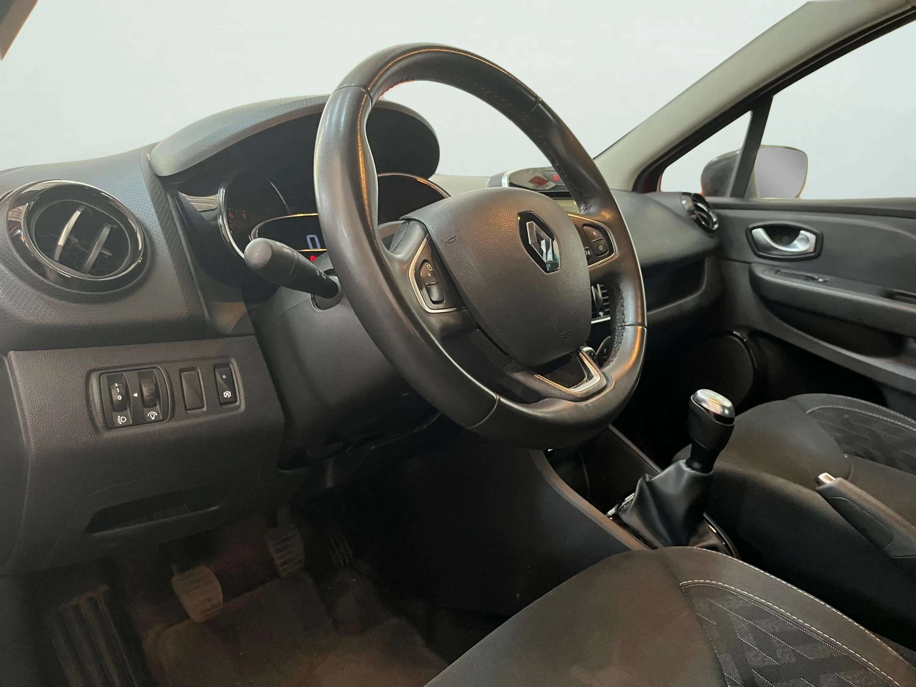 Renault Clio Intens TCe - foto 11