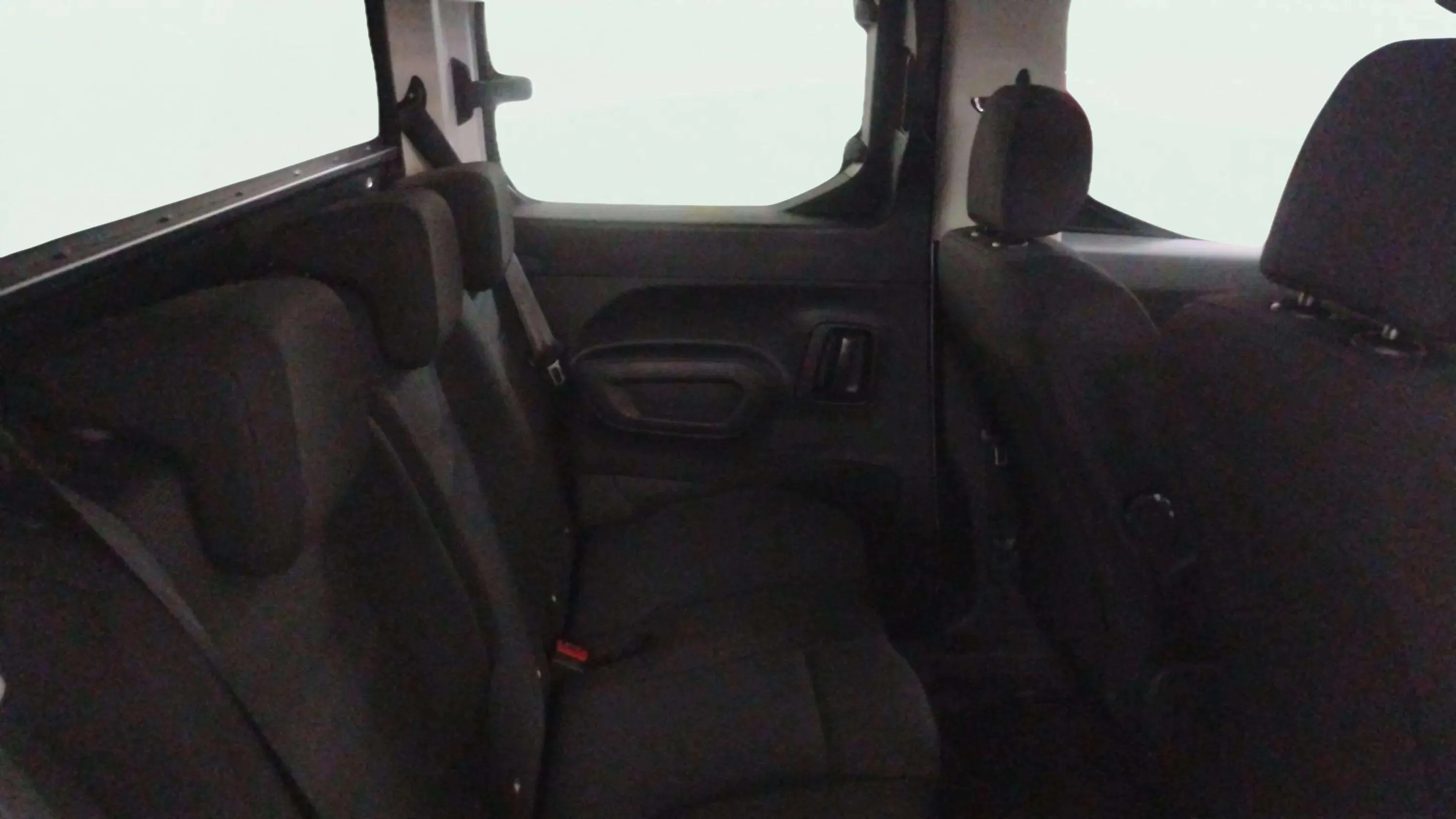 Peugeot Rifter Allure BlueHDi 100 - foto 20